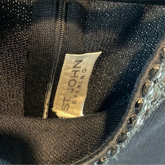 St. John Evening dress, beaded neckline, size 12 - Picture 6 of 6